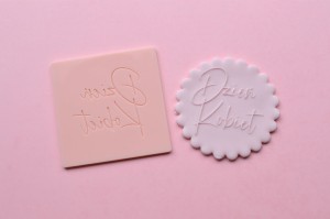 STEMPEL DZIEŃ KOBIET CZCIONKA 1