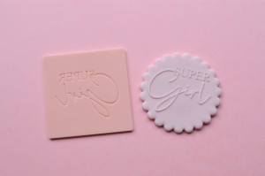 STEMPEL SUPER GIRL CZCIONKA 1