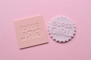 STEMPEL SUPER GIRL CZCIONKA 2