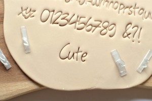 Alfabet literki do masy cukrowej kaligraficzny cute