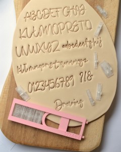 Alfabet literki do masy cukrowej kaligraficzny drawing