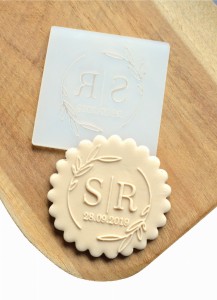 Stempel do masy cukrowej  personalizowany dowolne inicjały z datą