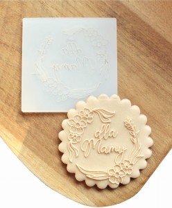 Stempel do masy cukrowej dla Mamy w wianuszku