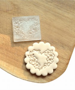Stempel do masy cukrowej grawerowany serduszko z kwiatami